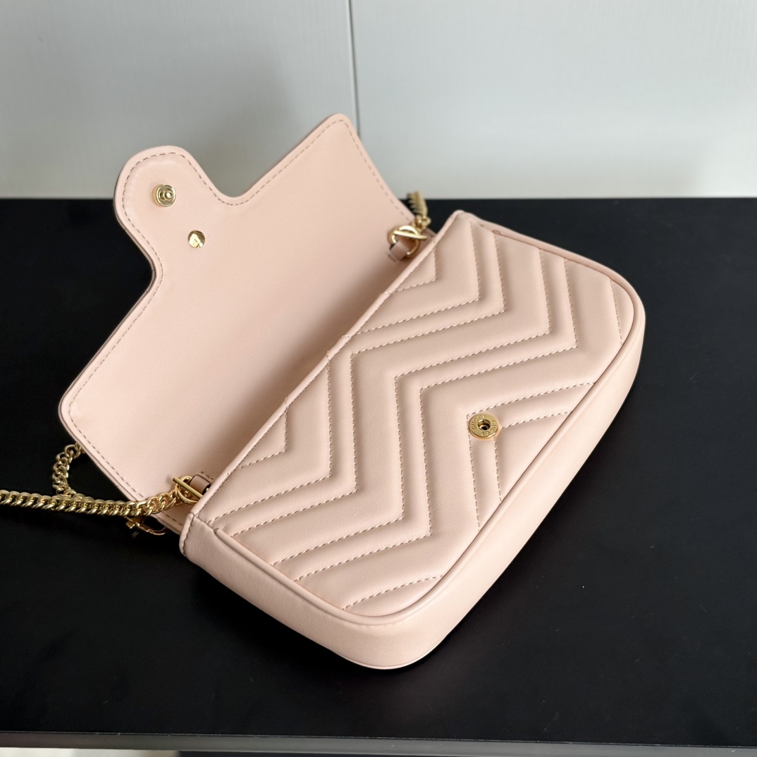 😀25268-Gucci-$96 gallery