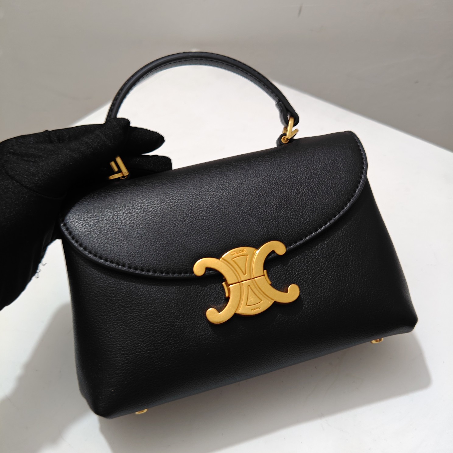 😀25270-Celine-$96 gallery