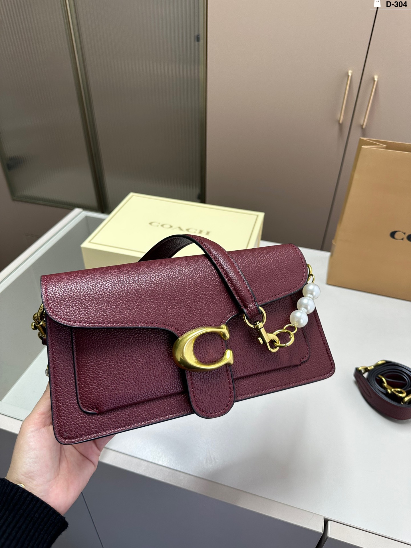 😀25272-COACH-$68 gallery