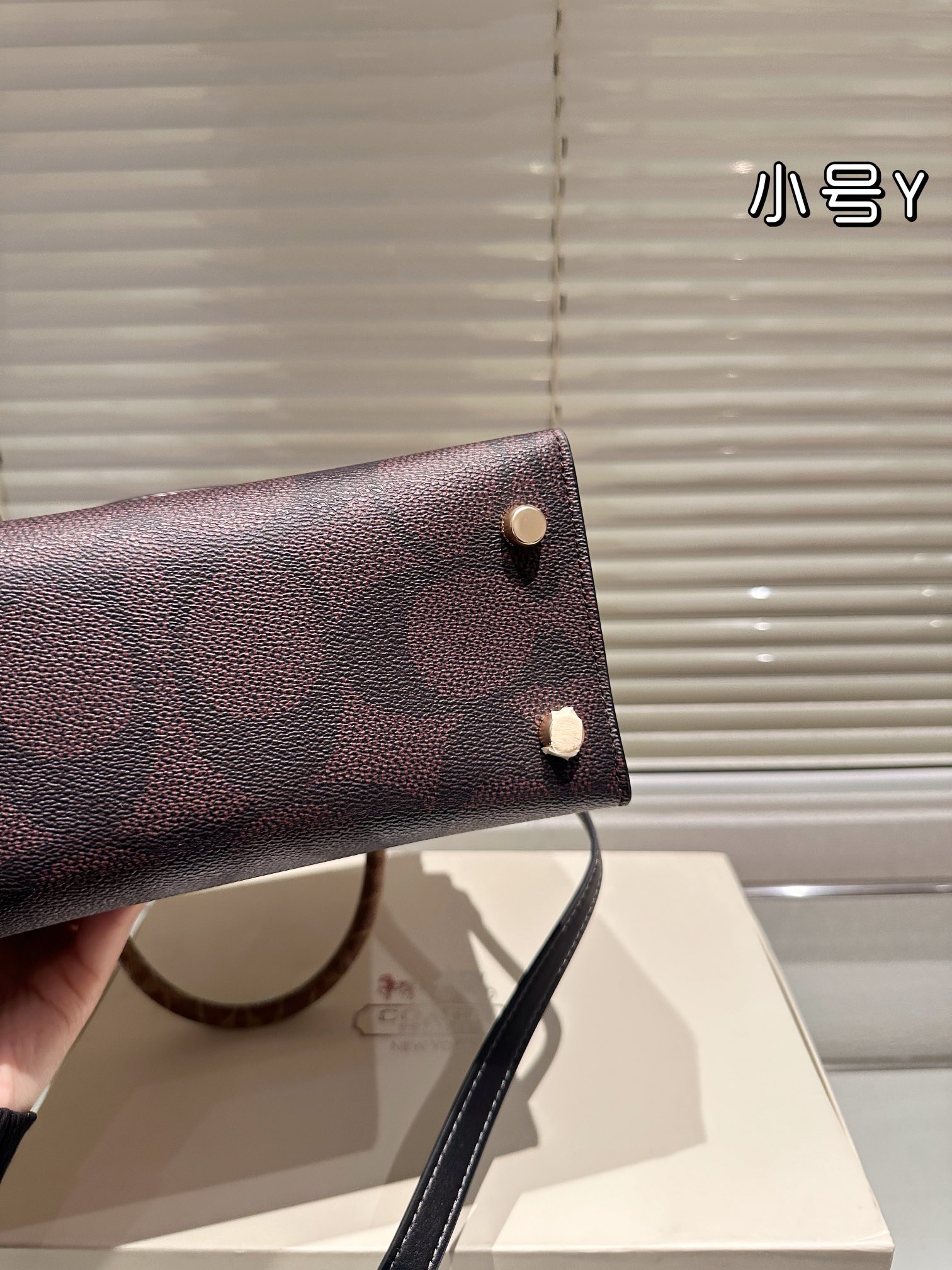 😀25288-COACH-$75 gallery