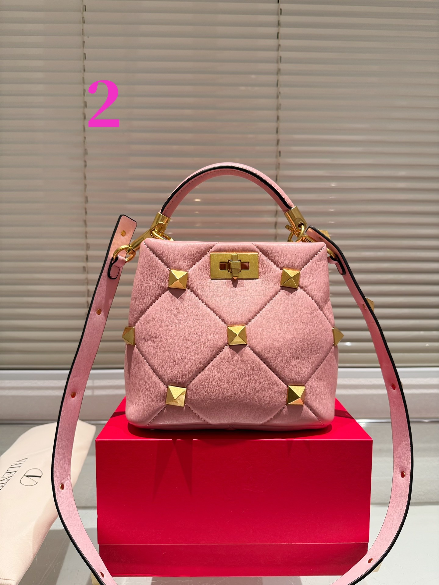 😀25299-Valentino-$78 gallery