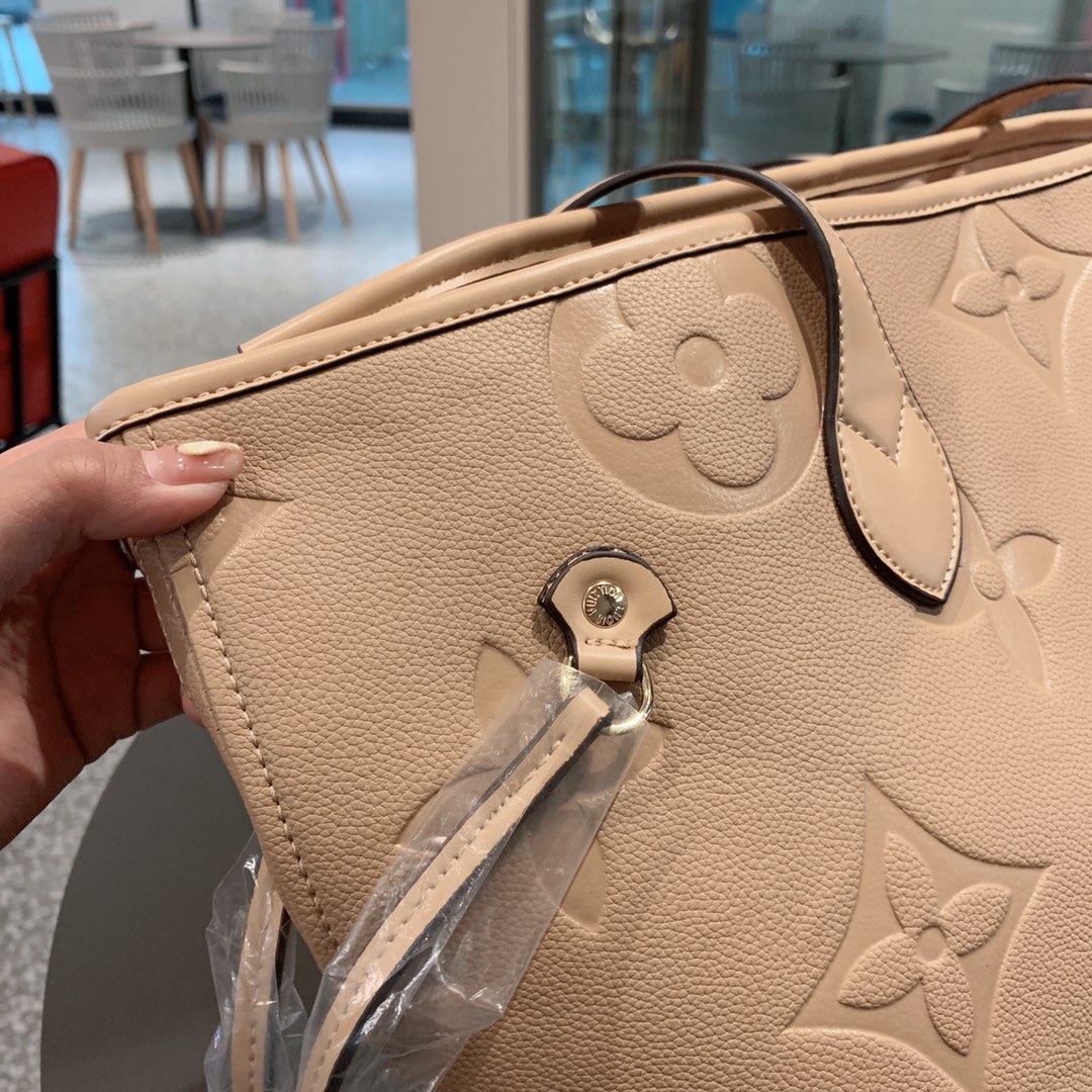 ..LV $66 gallery