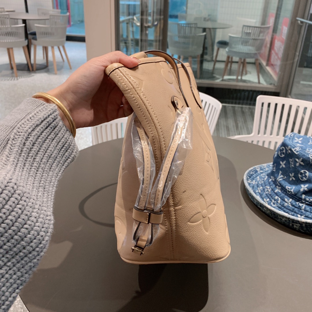 ..LV $66 gallery