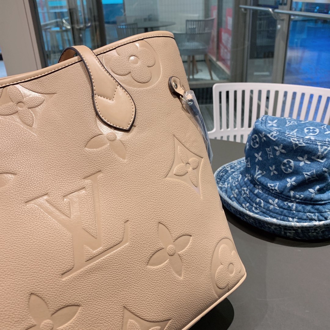 ..LV $66 gallery