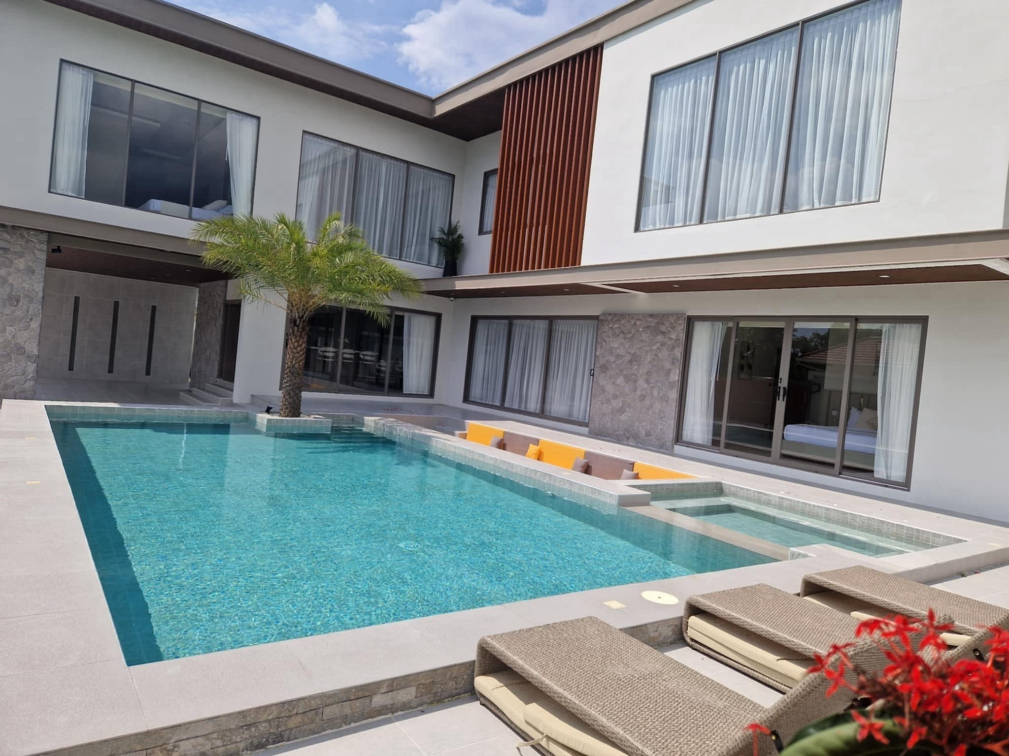 พูลวิลล่า 2 ชั้น