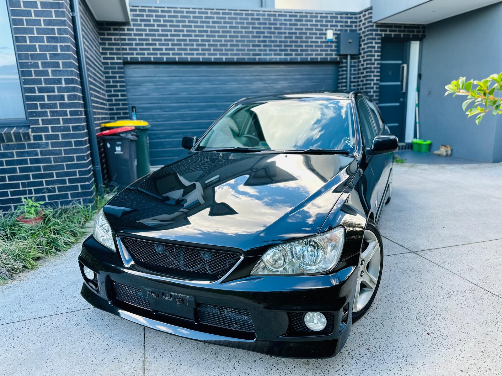 Toyota Altezza Stock inBlack